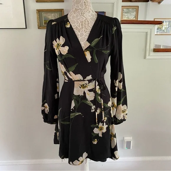 WILFRED Aritzia Diane Wrap Dress Black Floral NWT Medium - Picture 1 of 6